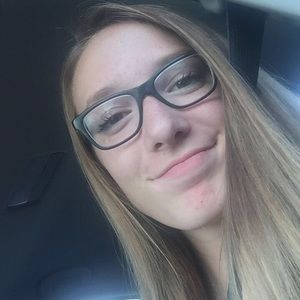 Meet your Posher, Chloe